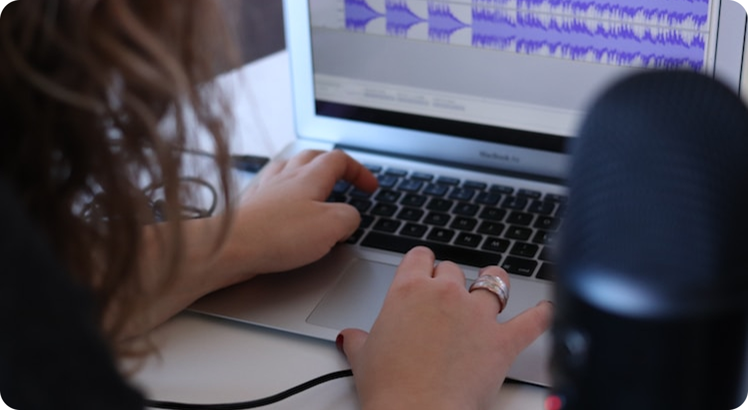 Voicegecko: Free AI Female Voice Changer