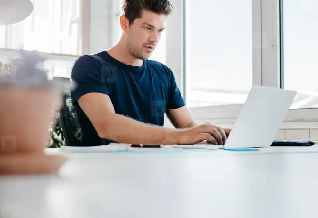 man working - Aircall Alternatives
