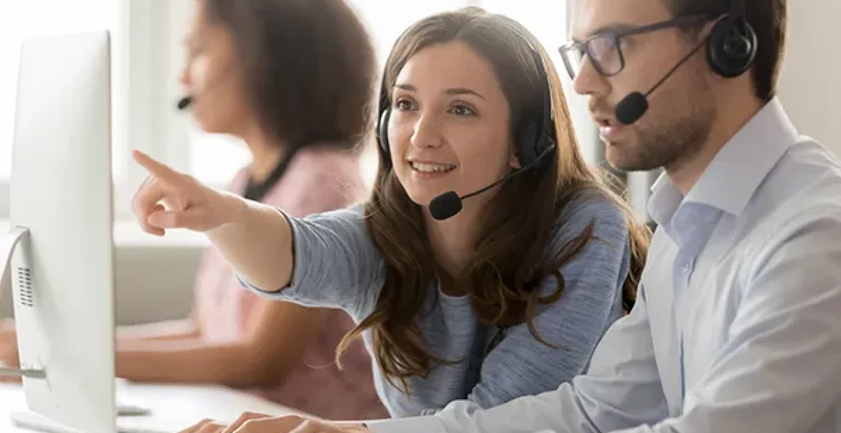 2021-11-04_GL-ISG-2021_Blogs_Transforming-Contact-Center-Culture_600x400px-1 call center agents - Nextiva Competitors