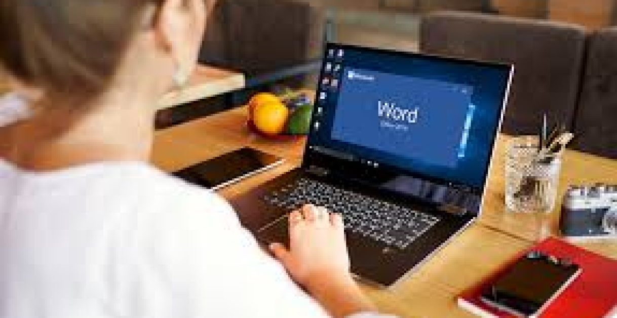 woman using ms word - Does Word Have Text to Speech
